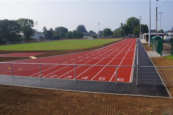 Aanleg kunststof atletiekpiste in PU - Sportinfrabouw NV